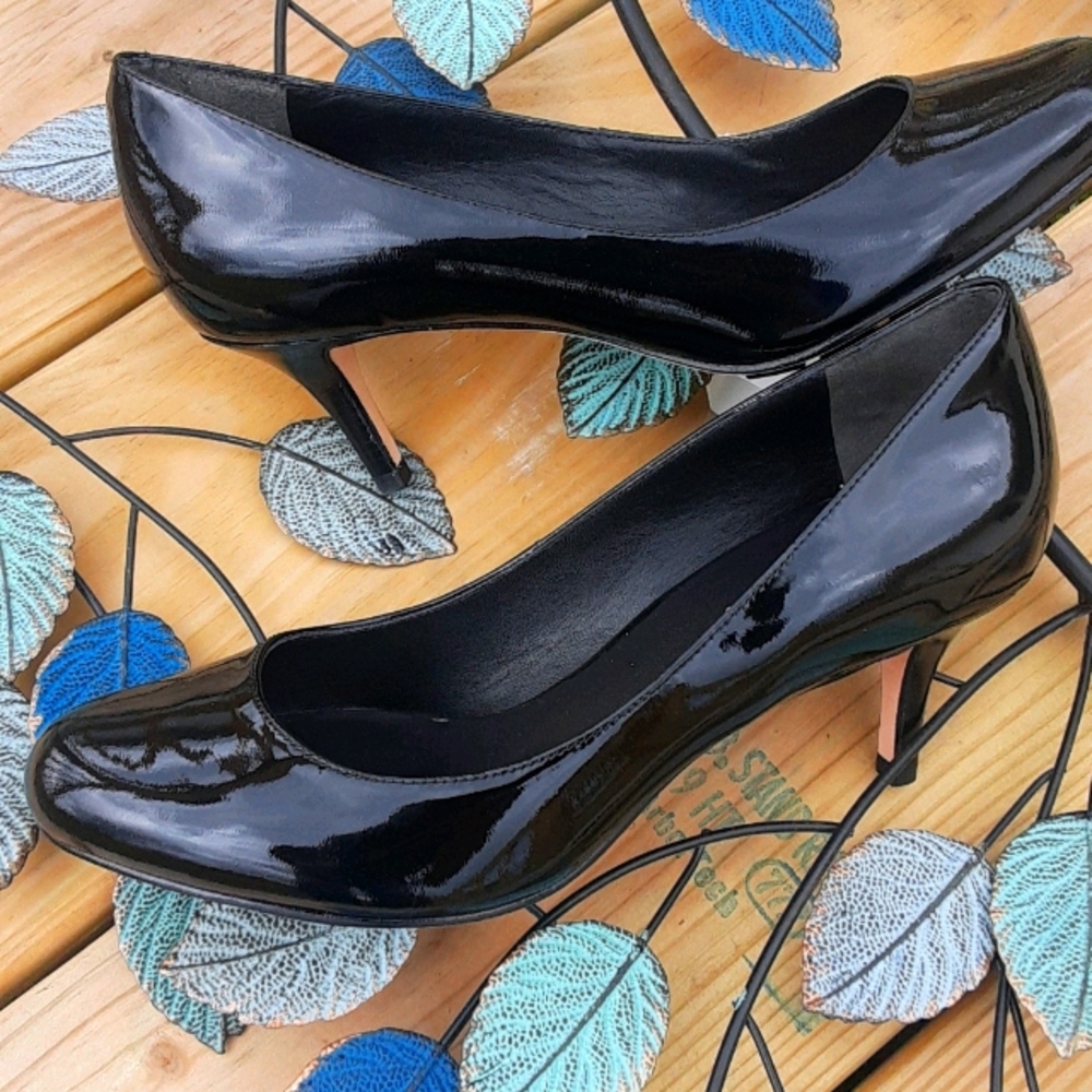 Gorgeous Women Patent Leather Shoes
